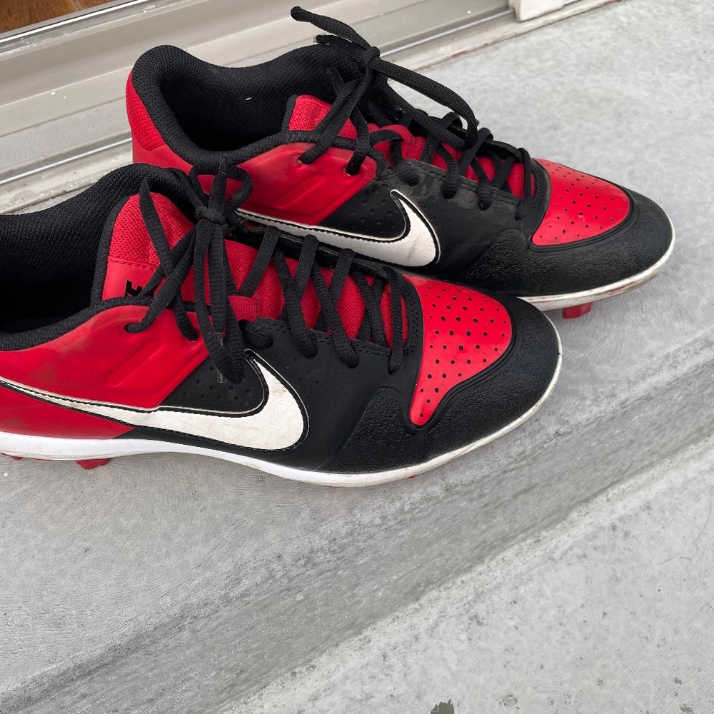 COPY - NIKE SIZE US 9 Baseball Cleats